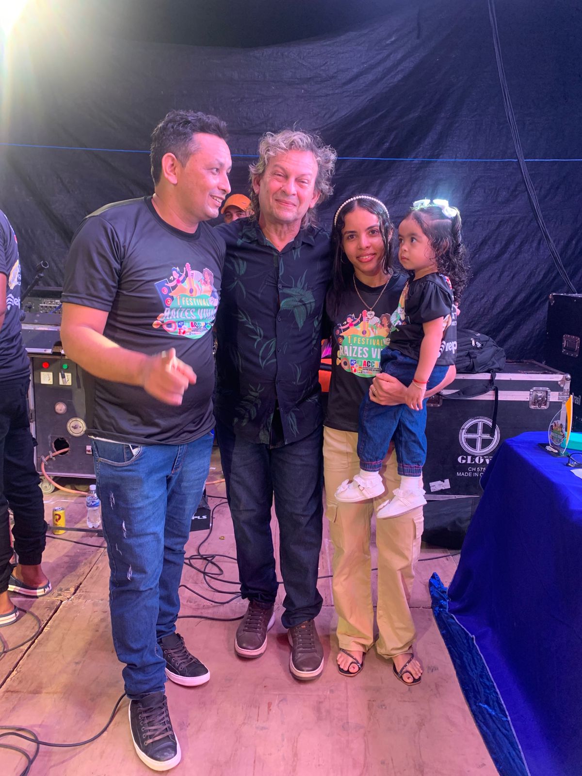 Registro noturno do Festival Ra&iacute;zes Vivas 2025